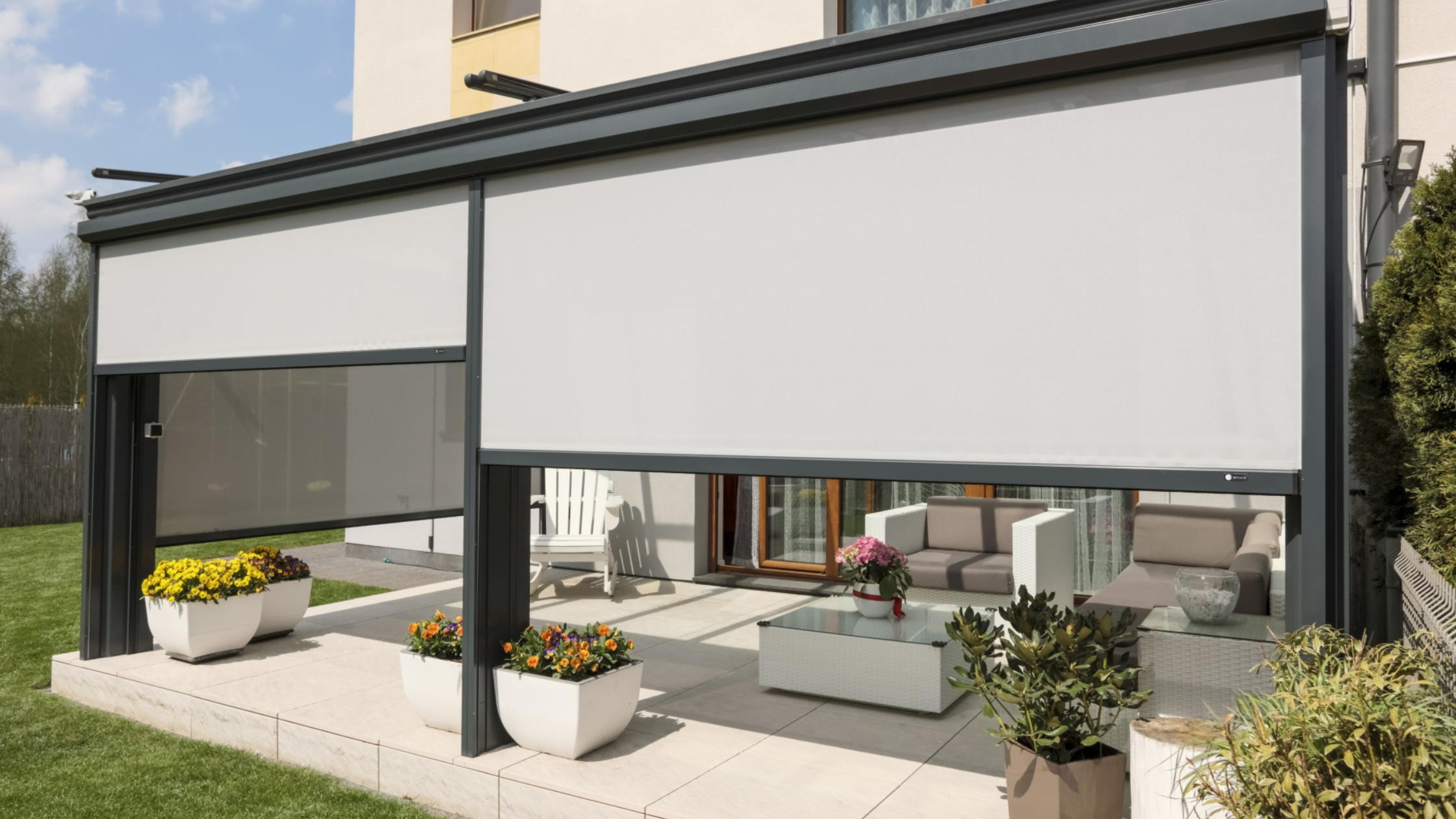 Zip screen blinds enclosing a Dubai villa pergola creating a perfect outdoor living space